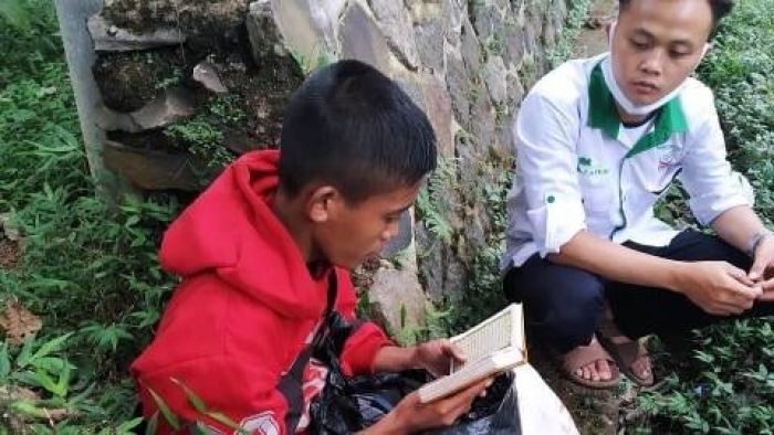 Kisah Viral, Bocah Jalan Kaki Garut-Bandung Demi Cari Kerja, Tak Pernah Lepas Baca Al Quran