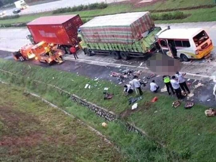 Kecelakaan Beruntun di Tol Cipali, 10 Orang Tewas, 'Jangan Berkendara di Belakang Truk Terlalu Lama'