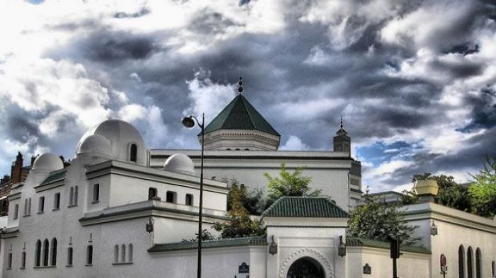 Masjid Agung di Prancis Diteror Kepala Babi, Siapa Pelaku dan Apa Motifnya?