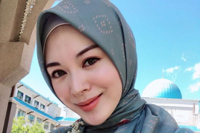 4 Macam Senyuman yang Bikin Perempuan Tambah Cantik 4 Macam Senyuman yang Bikin Perempuan Tambah Cantik
