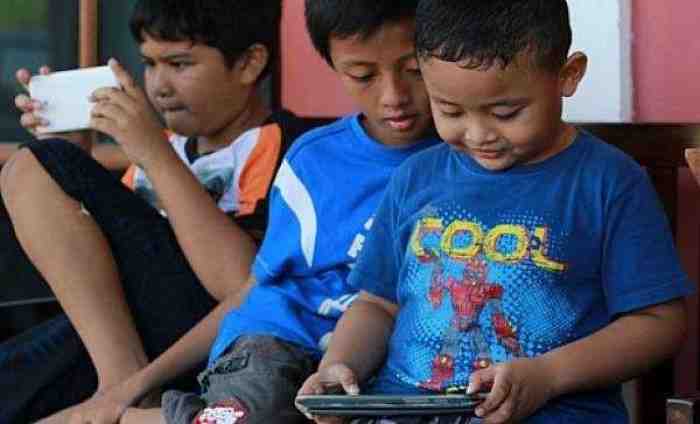 Anak Kecanduan Gadget, Orangtua Harus Bagaimana?