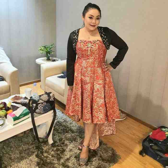 Potret Istri Didi Kempot, Yan Vellia yang Selalu Setia Dampingi Suami Hingga Akhir Hayat