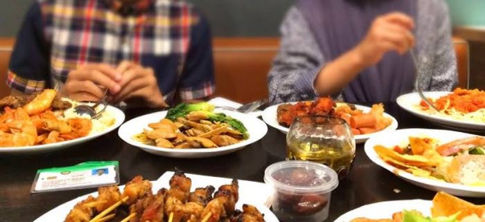 15 Tata Cara Makan Rasulullah Yang Harusnya Kita Tiru